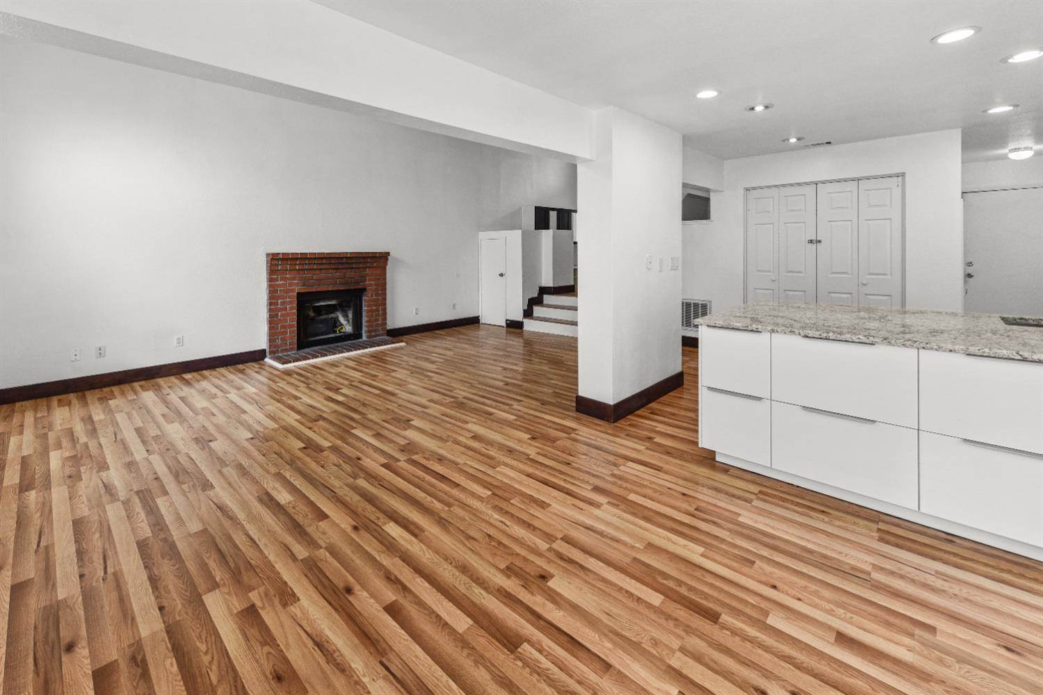 6651 Laguna Park Drive, Elk Grove, CA 95758