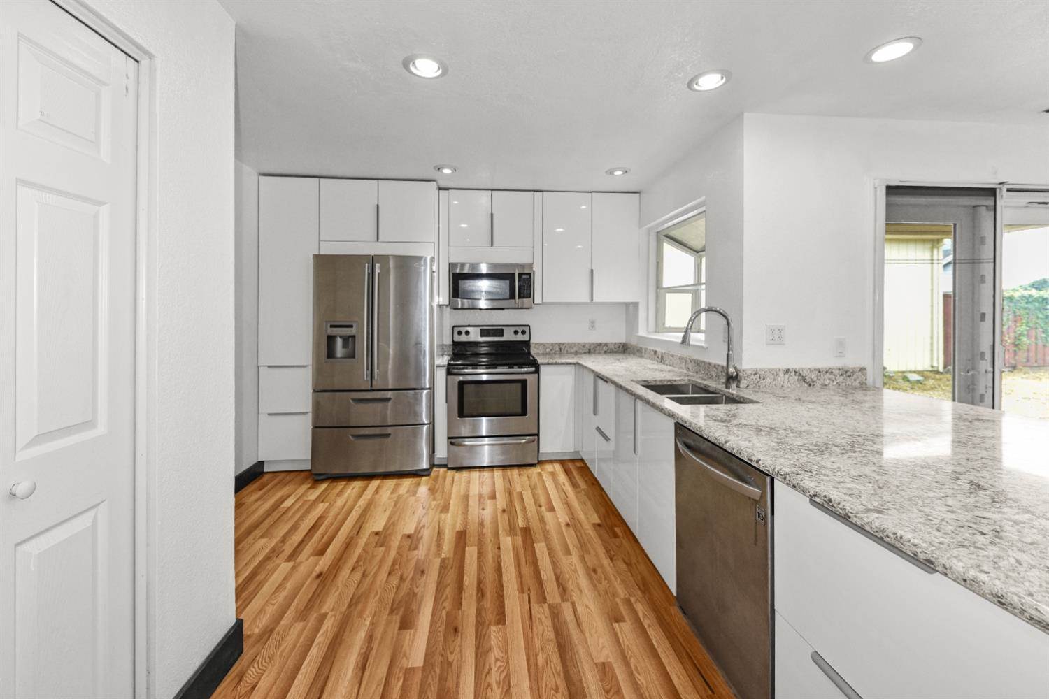 6651 Laguna Park Drive, Elk Grove, CA 95758