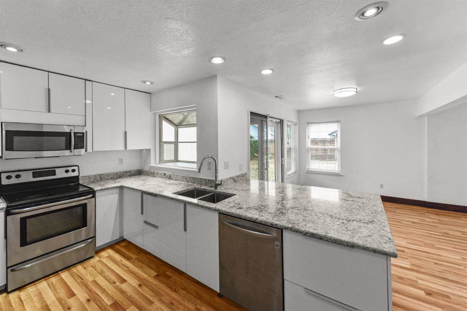6651 Laguna Park Drive, Elk Grove, CA 95758