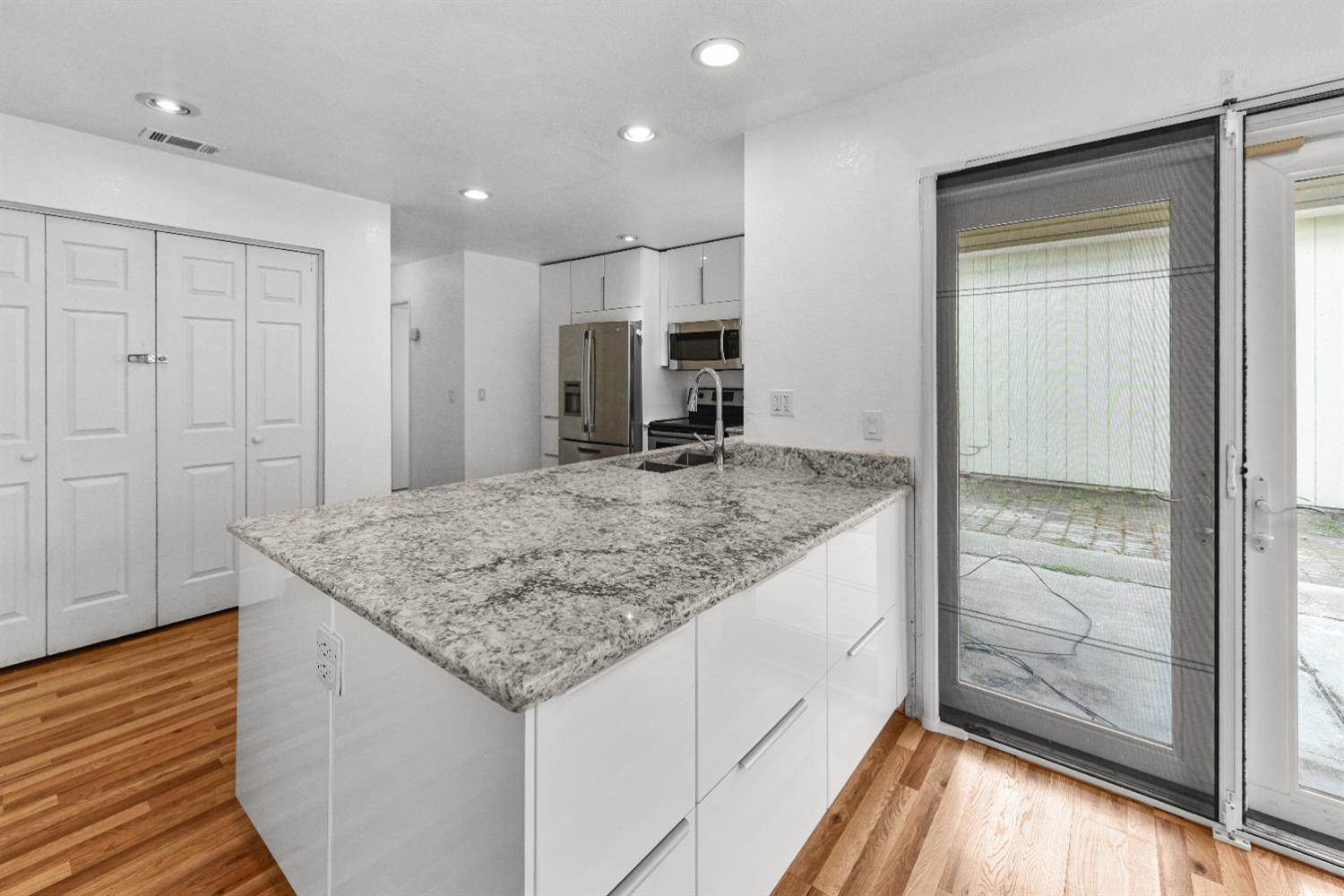 6651 Laguna Park Drive, Elk Grove, CA 95758