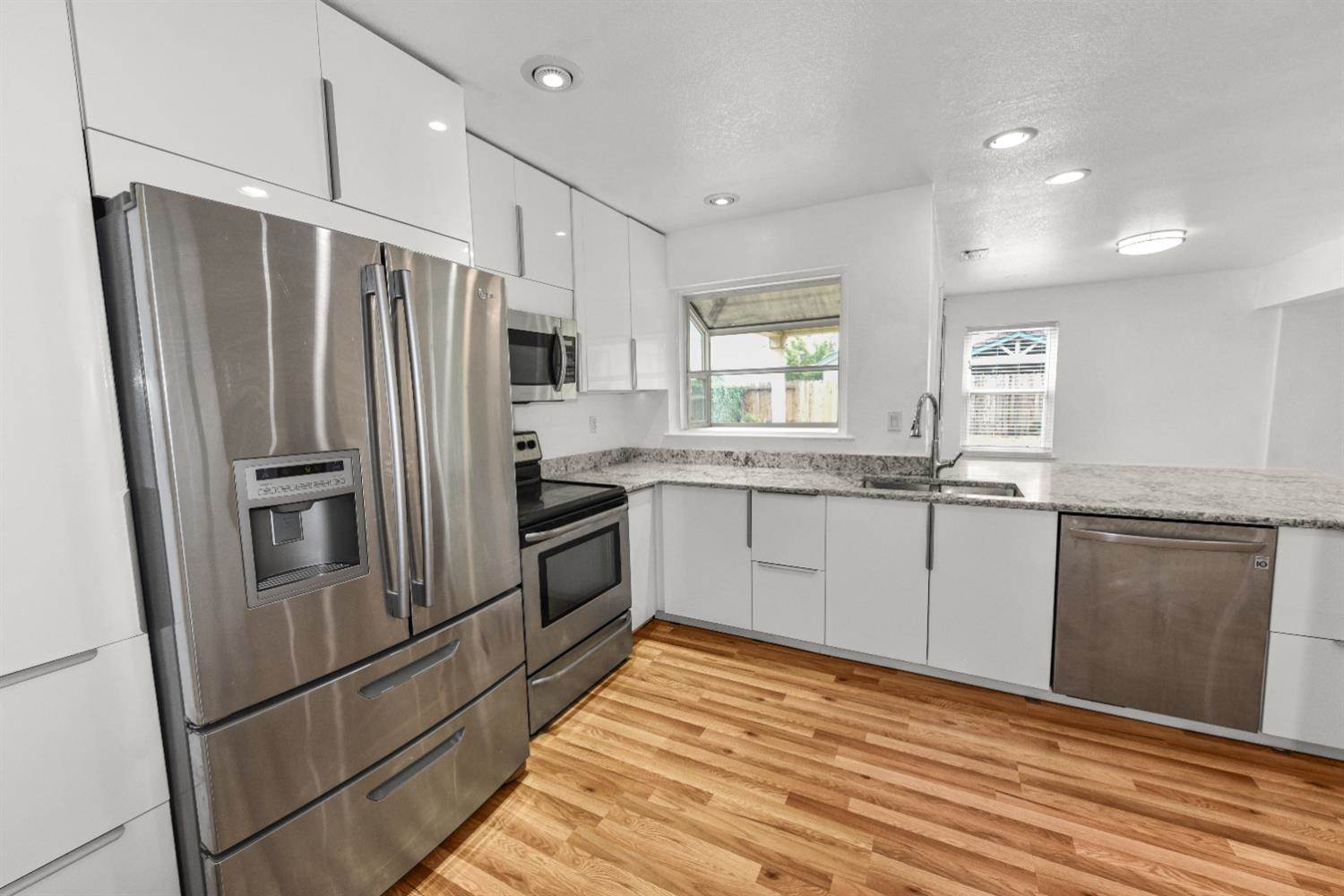 6651 Laguna Park Drive, Elk Grove, CA 95758