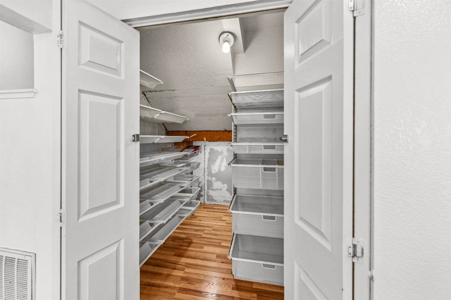 6651 Laguna Park Drive, Elk Grove, CA 95758