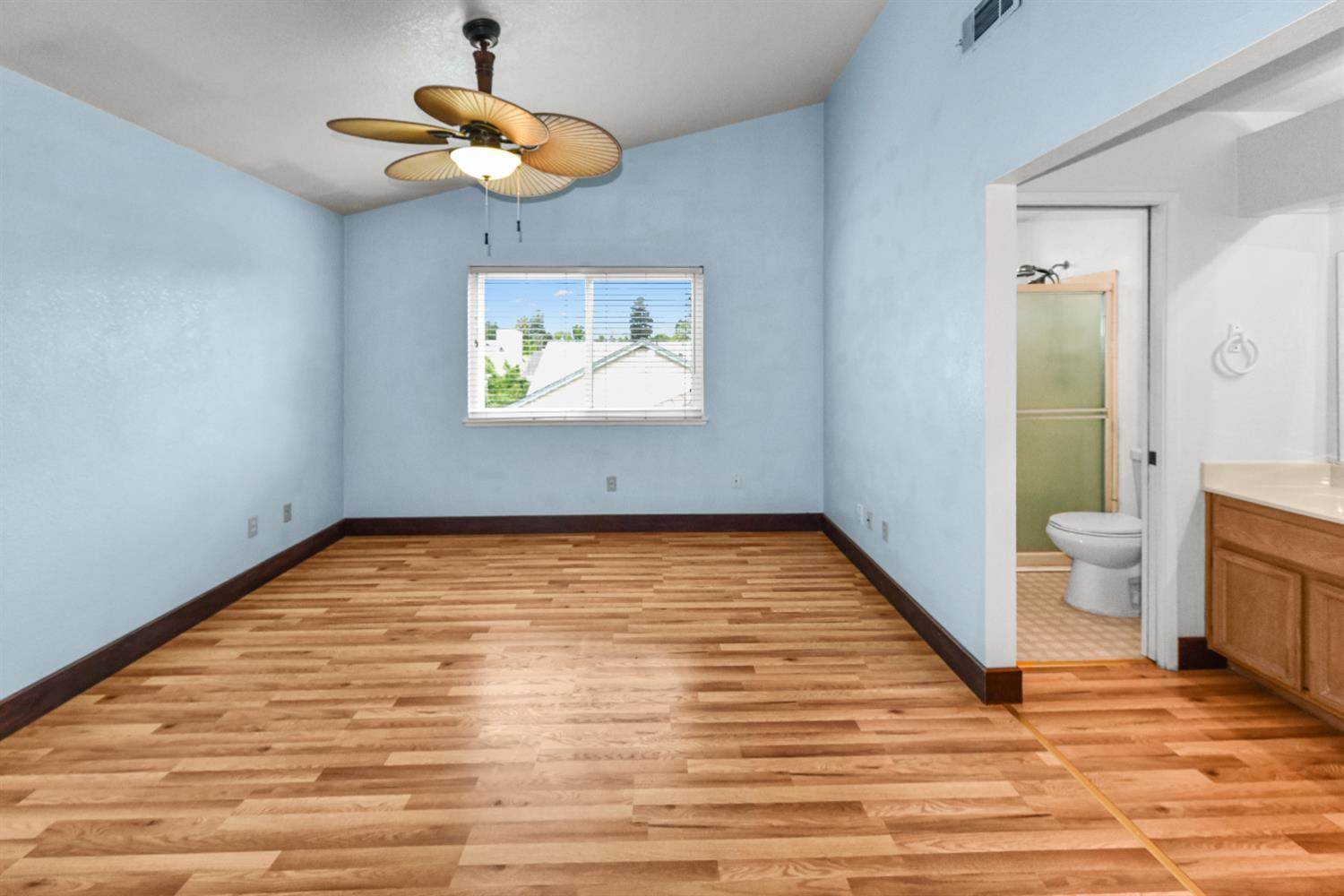 6651 Laguna Park Drive, Elk Grove, CA 95758