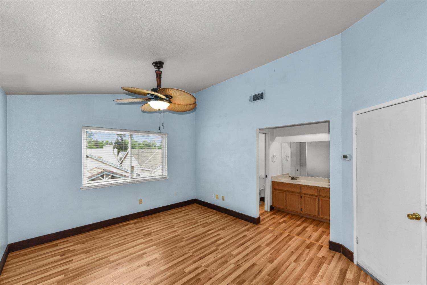 6651 Laguna Park Drive, Elk Grove, CA 95758