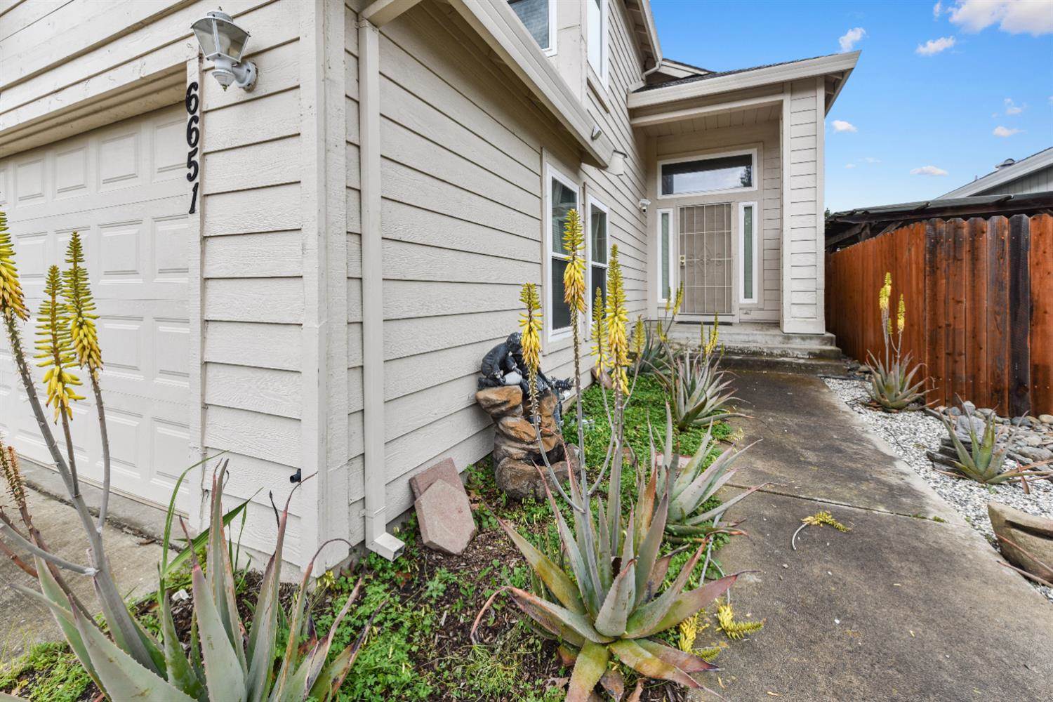 6651 Laguna Park Drive, Elk Grove, CA 95758