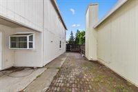 6651 Laguna Park Drive, Elk Grove, CA 95758
