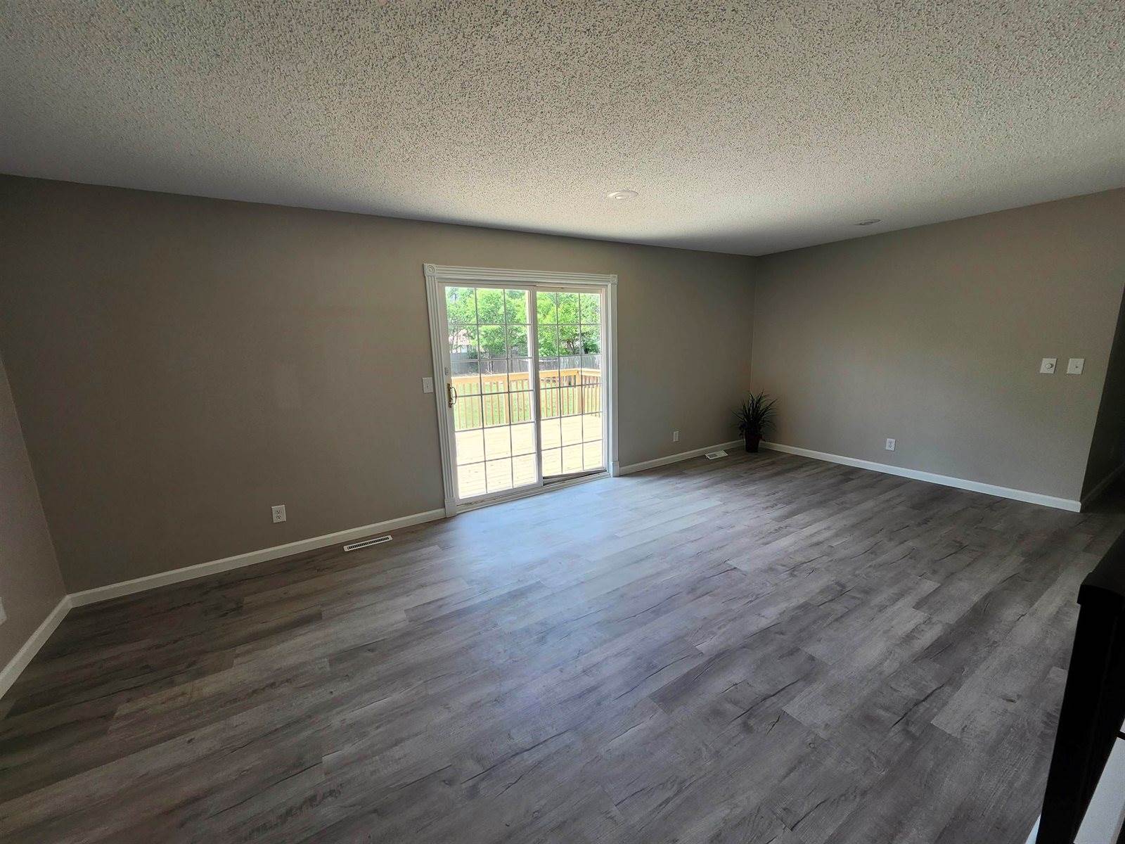 2417 North Battin Ave, Wichita, KS 67220