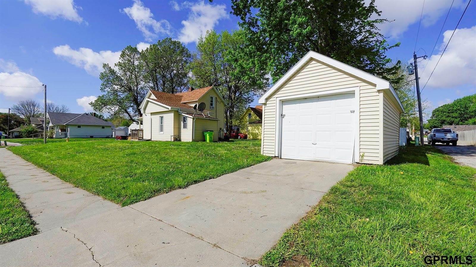 2002 Front Street, Blair, NE 68008