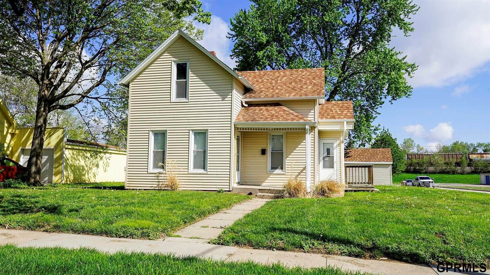 2002 Front Street, Blair, NE 68008