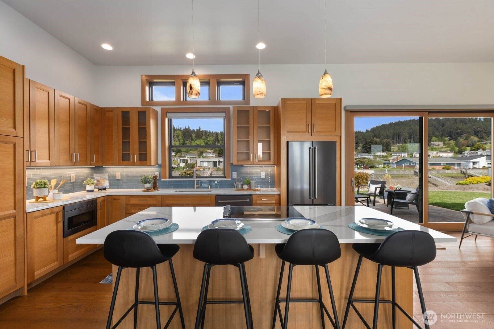 2181 Mariner Beach Drive, Oak Harbor, WA 98277