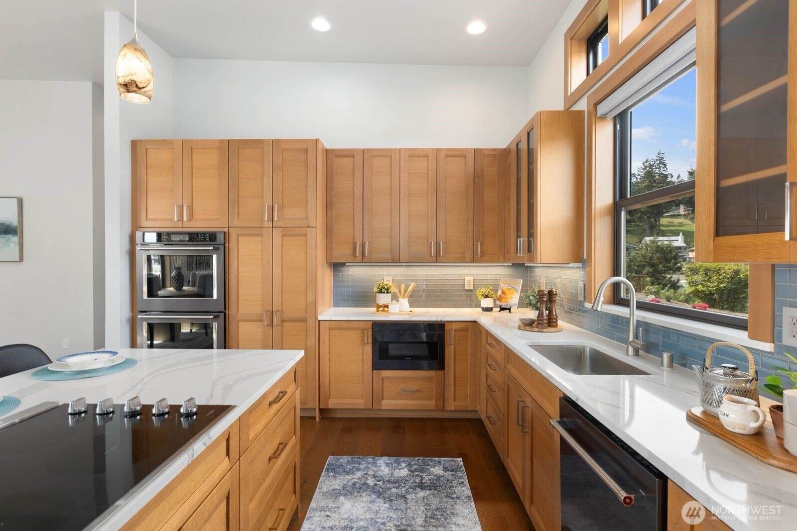2181 Mariner Beach Drive, Oak Harbor, WA 98277