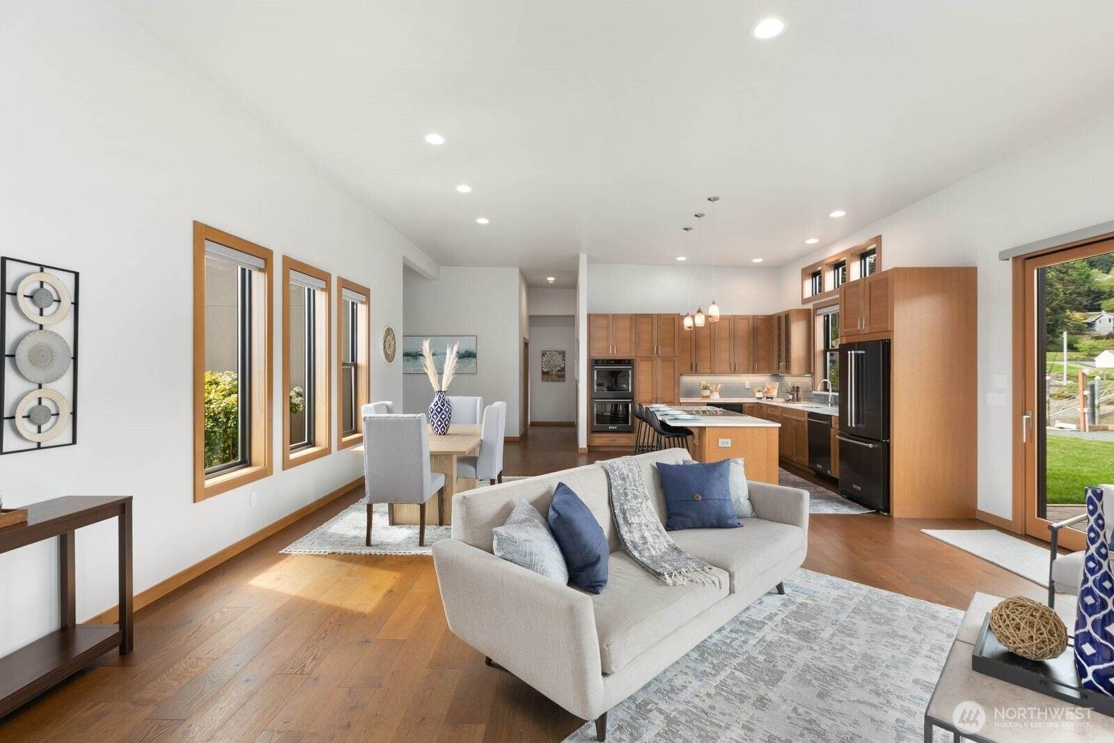 2181 Mariner Beach Drive, Oak Harbor, WA 98277
