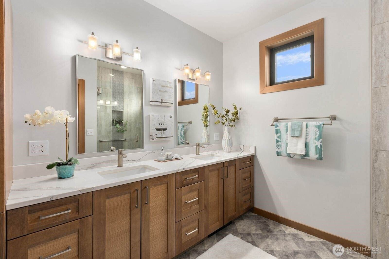 2181 Mariner Beach Drive, Oak Harbor, WA 98277