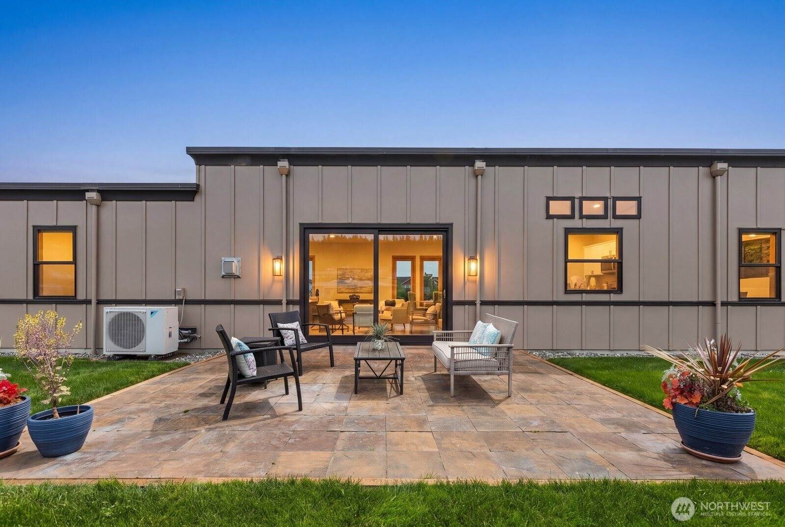 2181 Mariner Beach Drive, Oak Harbor, WA 98277