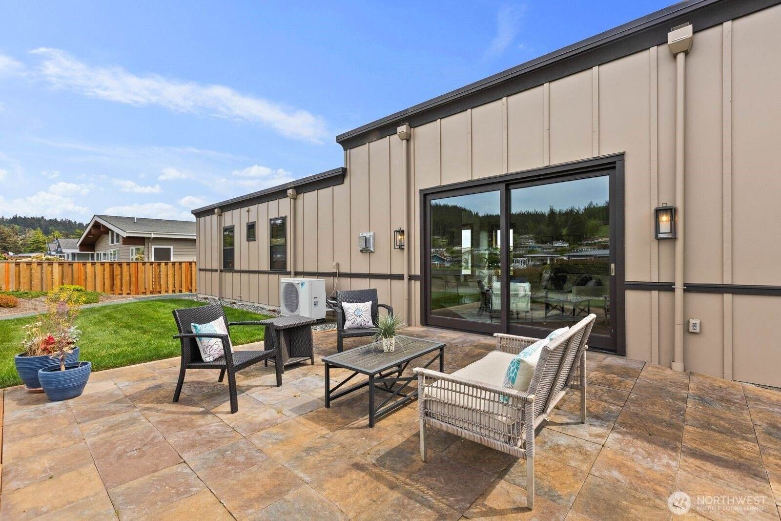 2181 Mariner Beach Drive, Oak Harbor, WA 98277