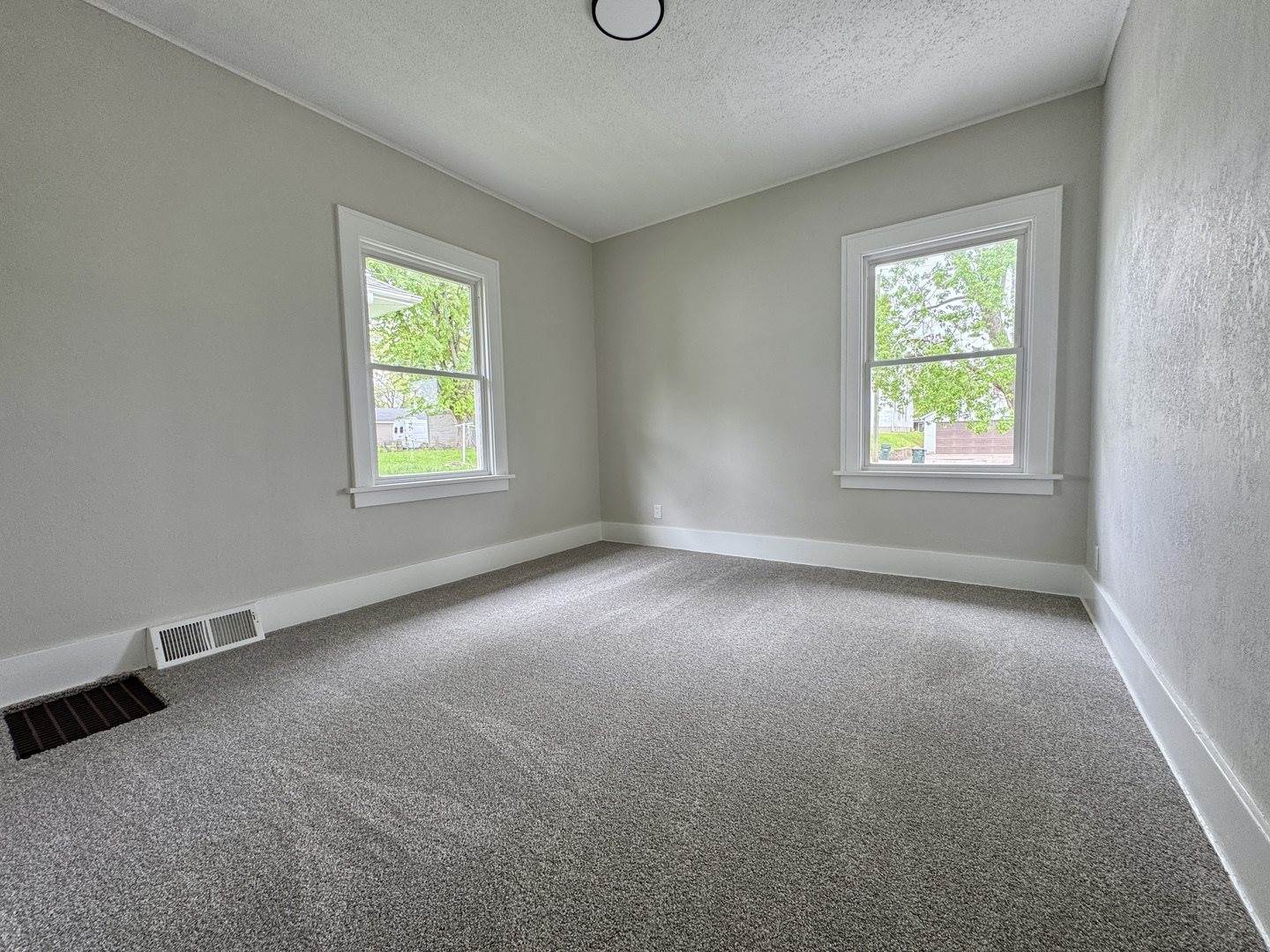 2038 North Myrtle Street, Davenport, IA 52804