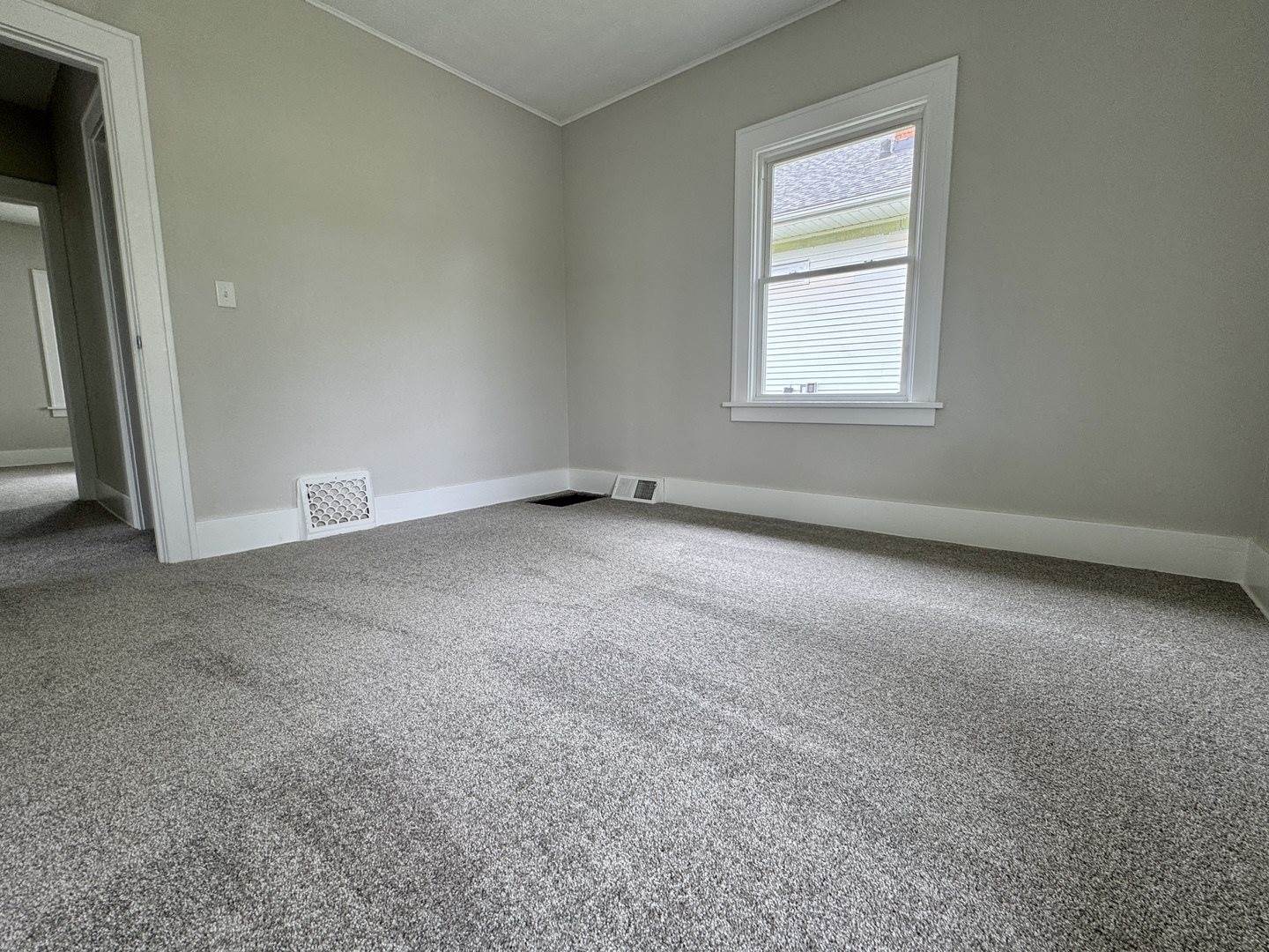 2038 North Myrtle Street, Davenport, IA 52804