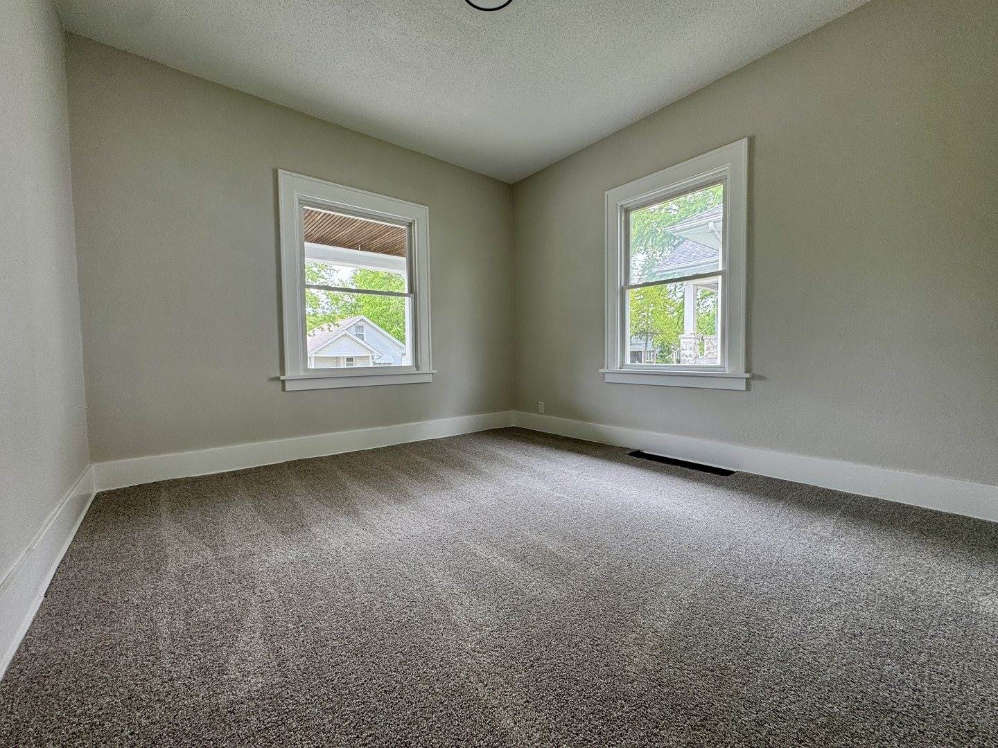 2038 North Myrtle Street, Davenport, IA 52804