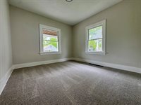 2038 North Myrtle Street, Davenport, IA 52804