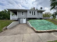 2038 North Myrtle Street, Davenport, IA 52804