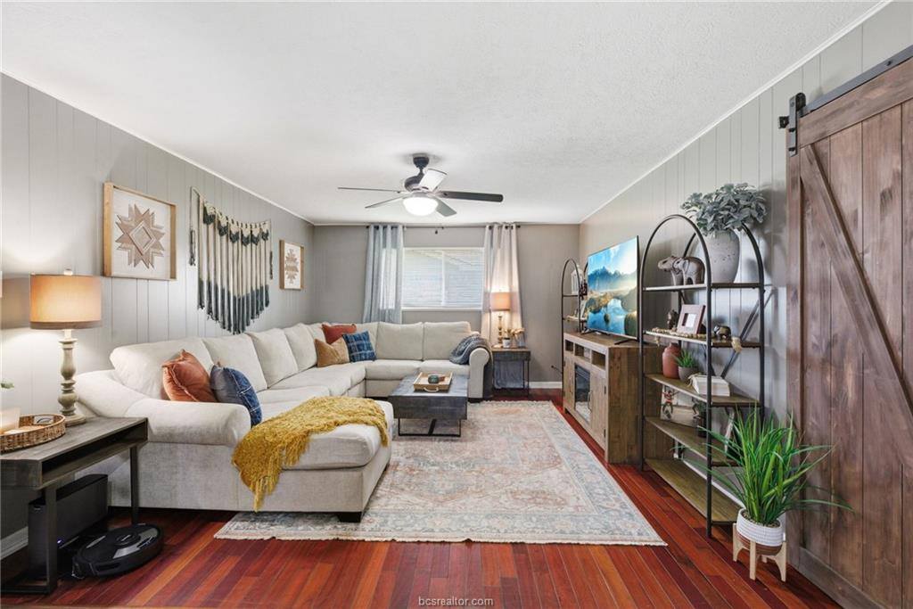3902 Stillmeadow Drive, Bryan, TX 77802