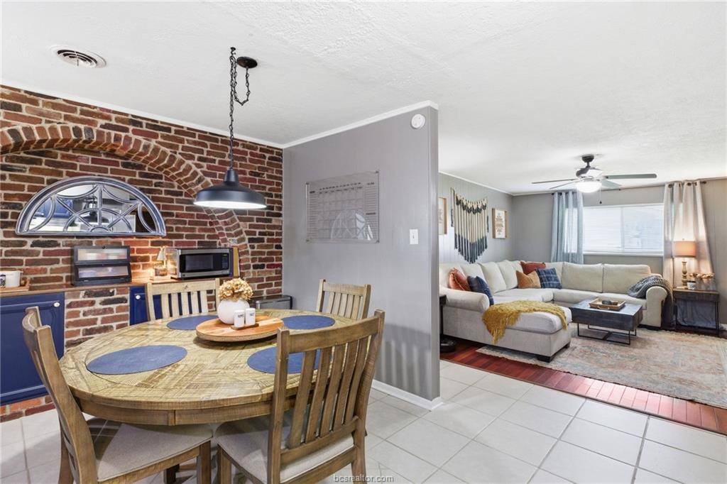 3902 Stillmeadow Drive, Bryan, TX 77802
