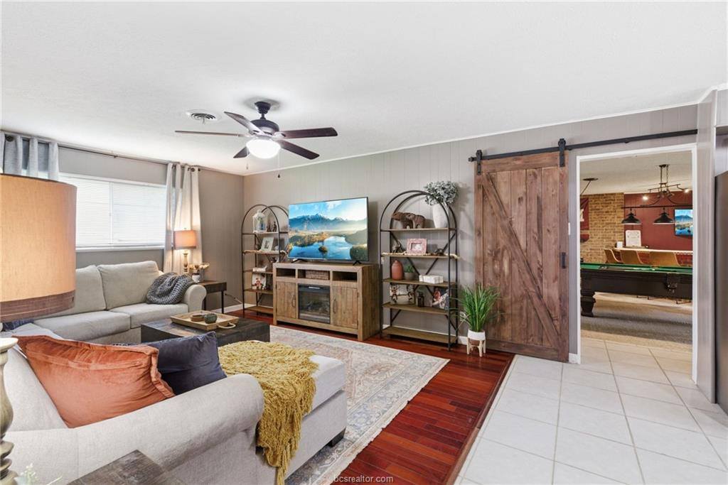 3902 Stillmeadow Drive, Bryan, TX 77802