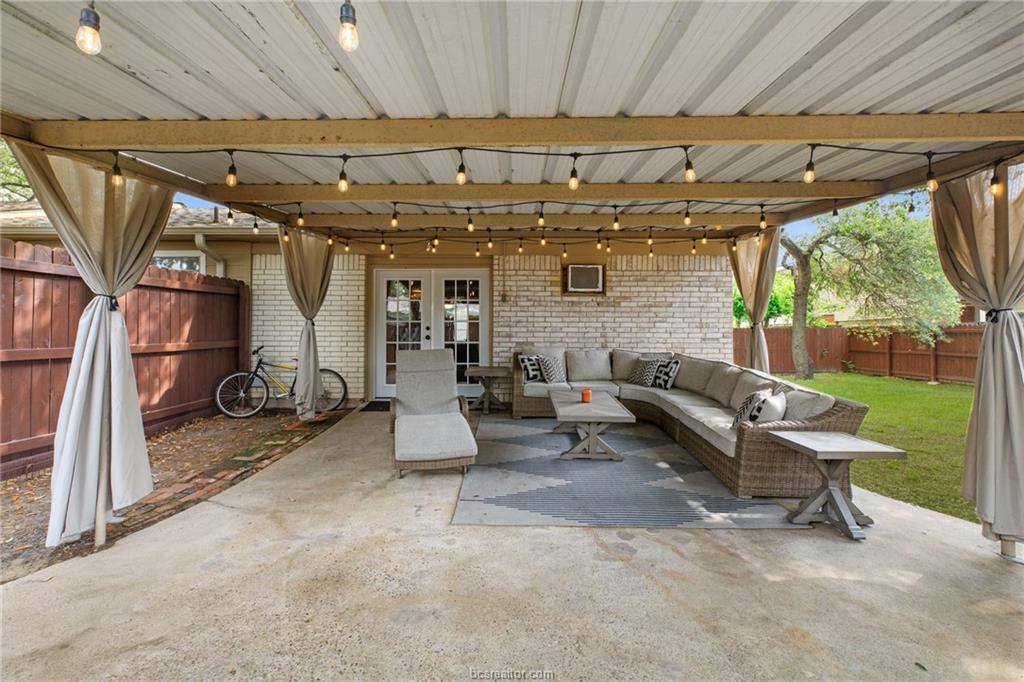 3902 Stillmeadow Drive, Bryan, TX 77802