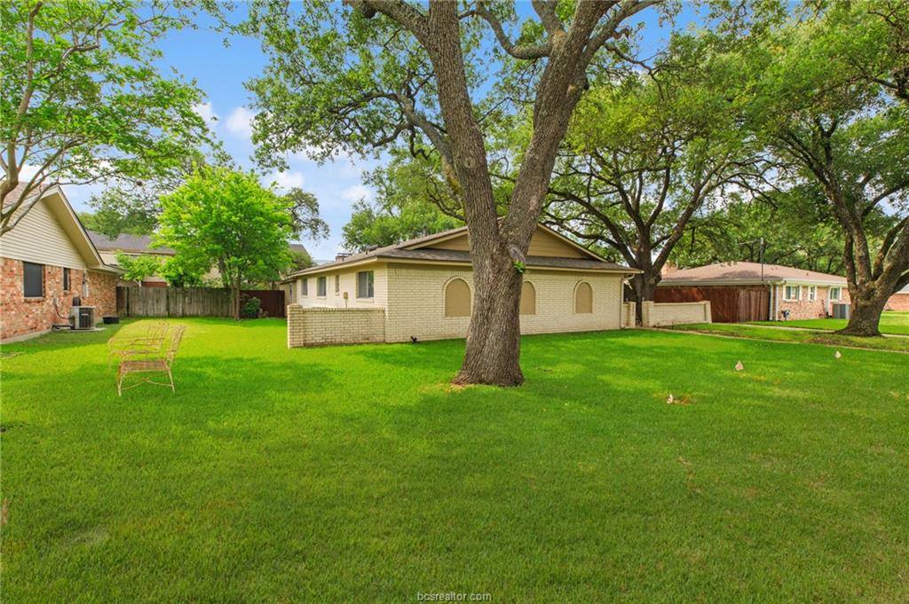 3902 Stillmeadow Drive, Bryan, TX 77802