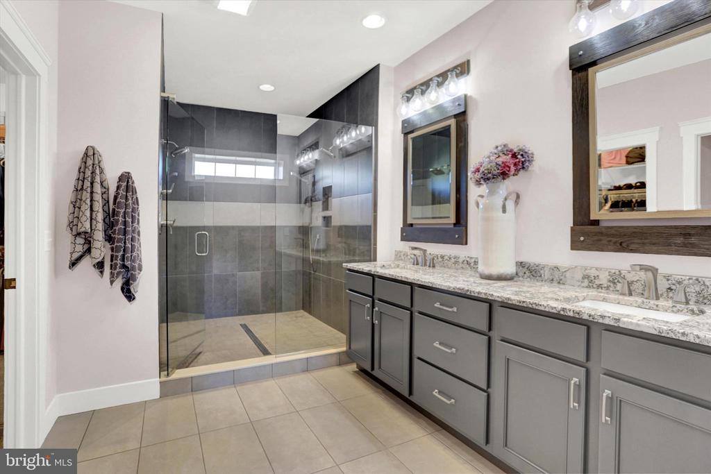 102 Memorial Drive, Harrisburg, PA 17112