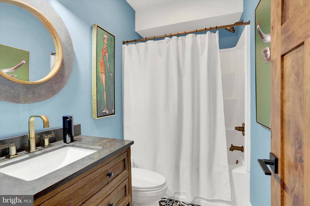 102 Memorial Drive, Harrisburg, PA 17112