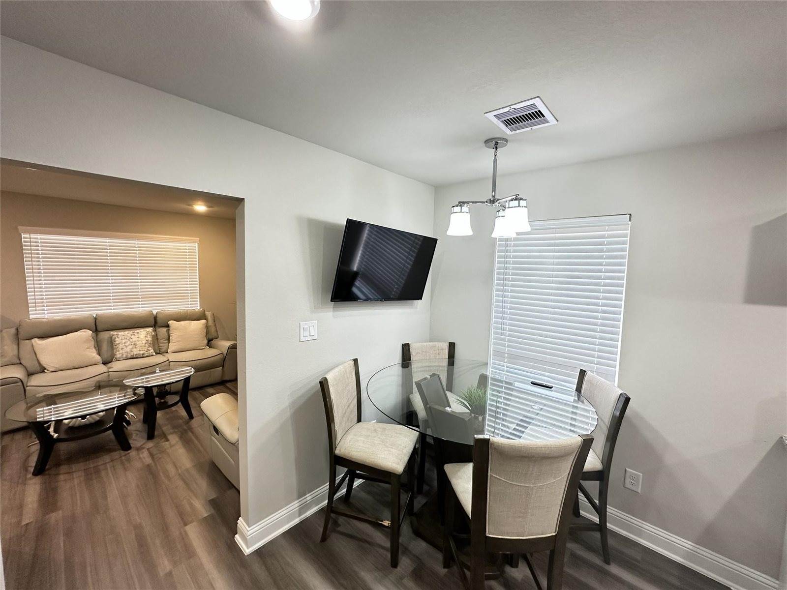 203 South 5th Street, Highlands, TX 77562