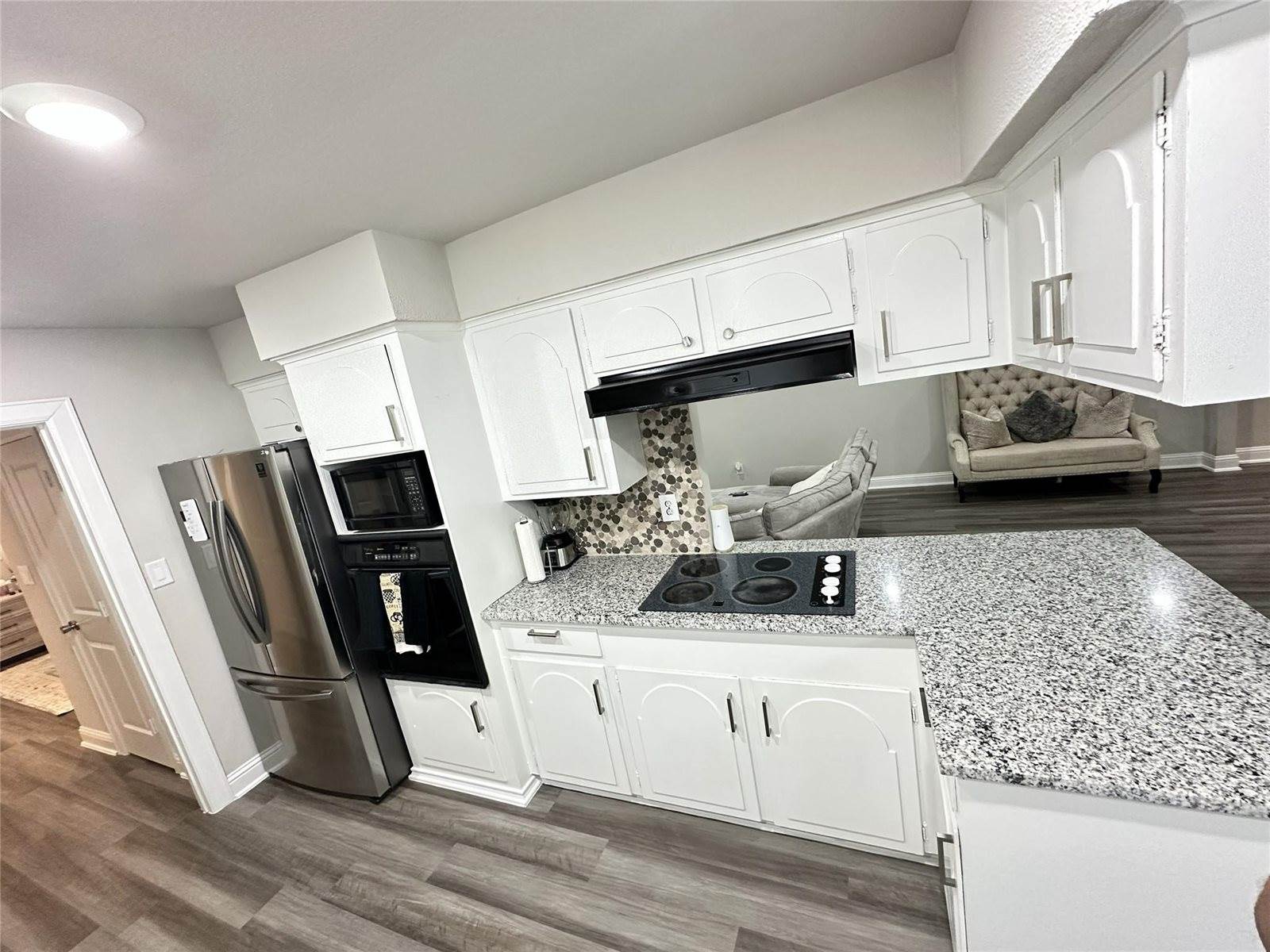 203 South 5th Street, Highlands, TX 77562