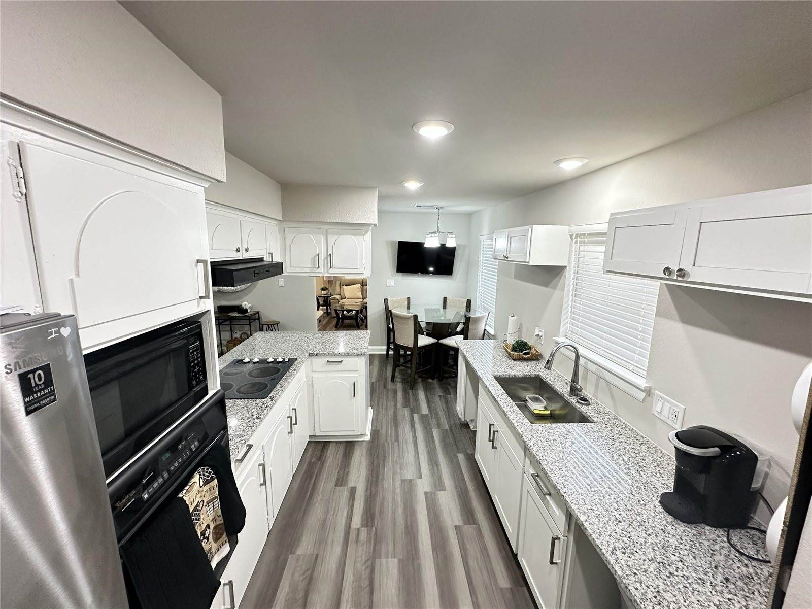203 South 5th Street, Highlands, TX 77562
