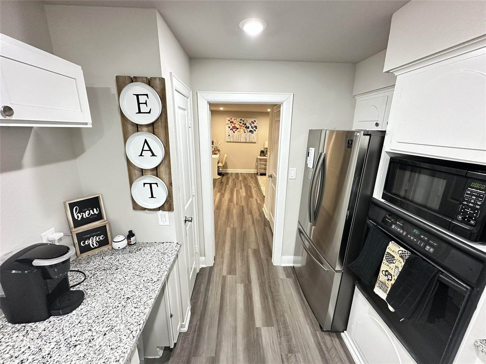 203 South 5th Street, Highlands, TX 77562