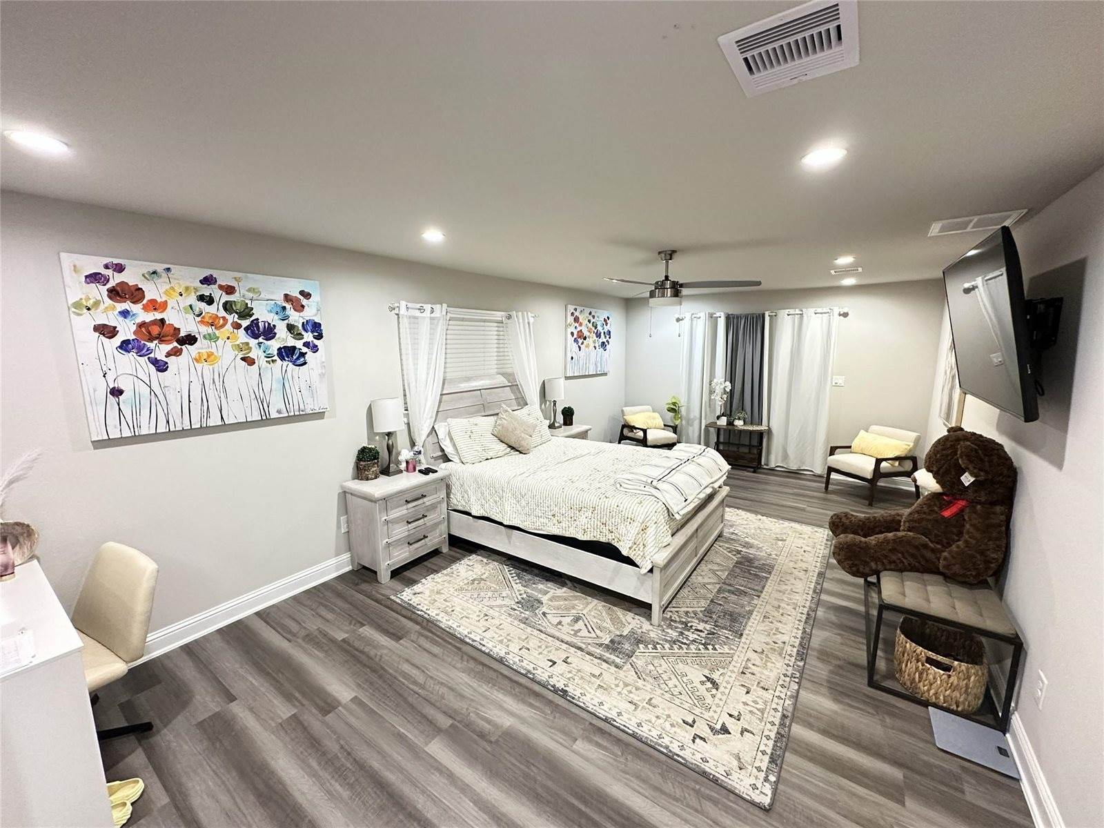 203 South 5th Street, Highlands, TX 77562