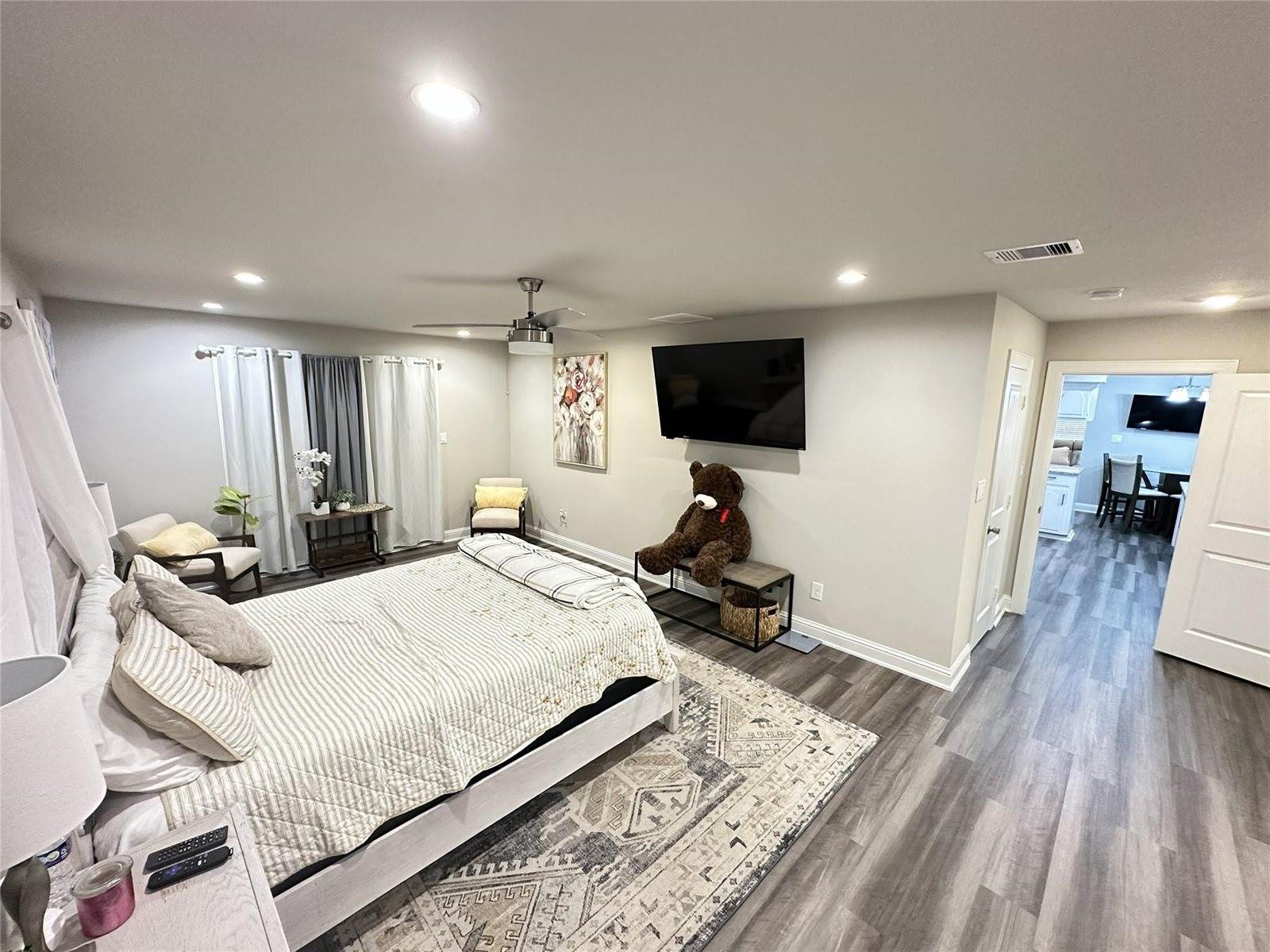 203 South 5th Street, Highlands, TX 77562