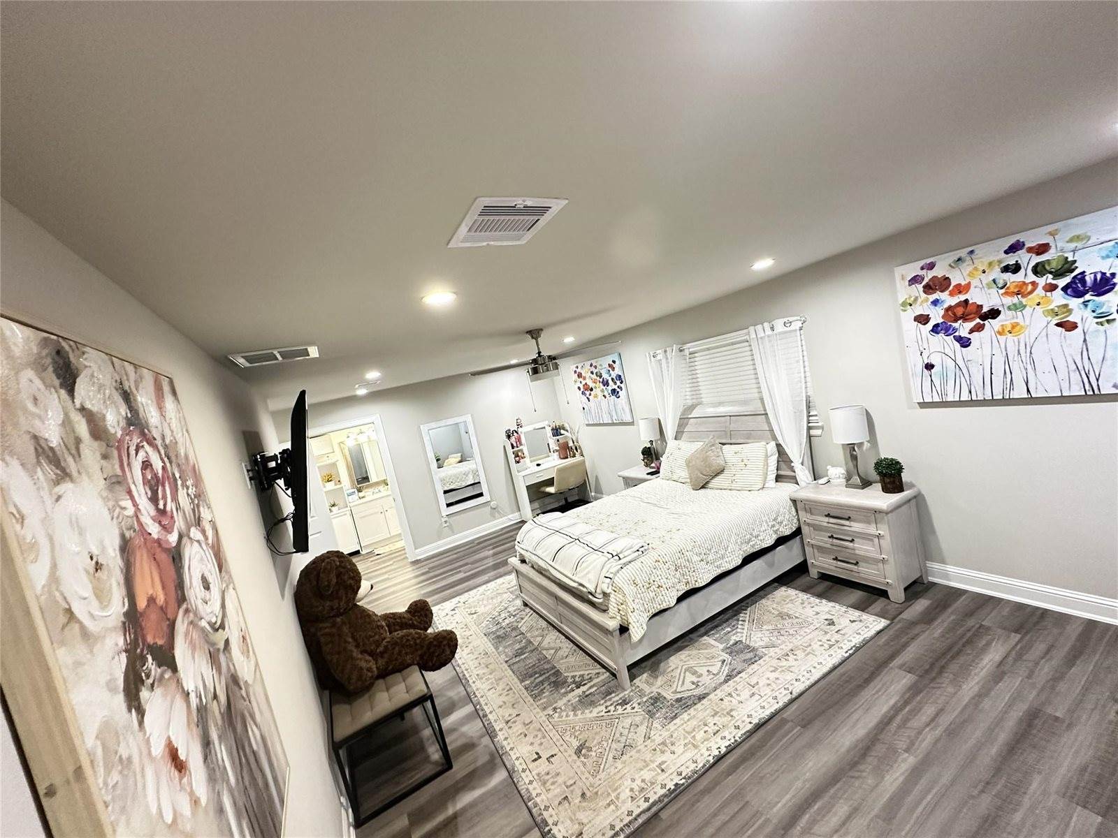 203 South 5th Street, Highlands, TX 77562