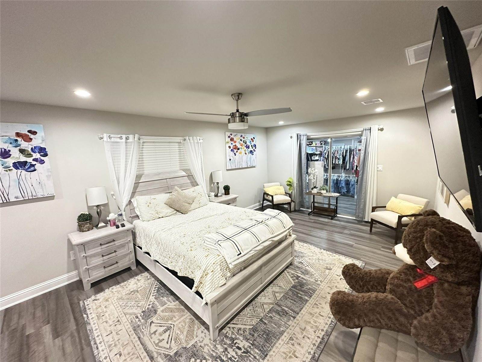 203 South 5th Street, Highlands, TX 77562