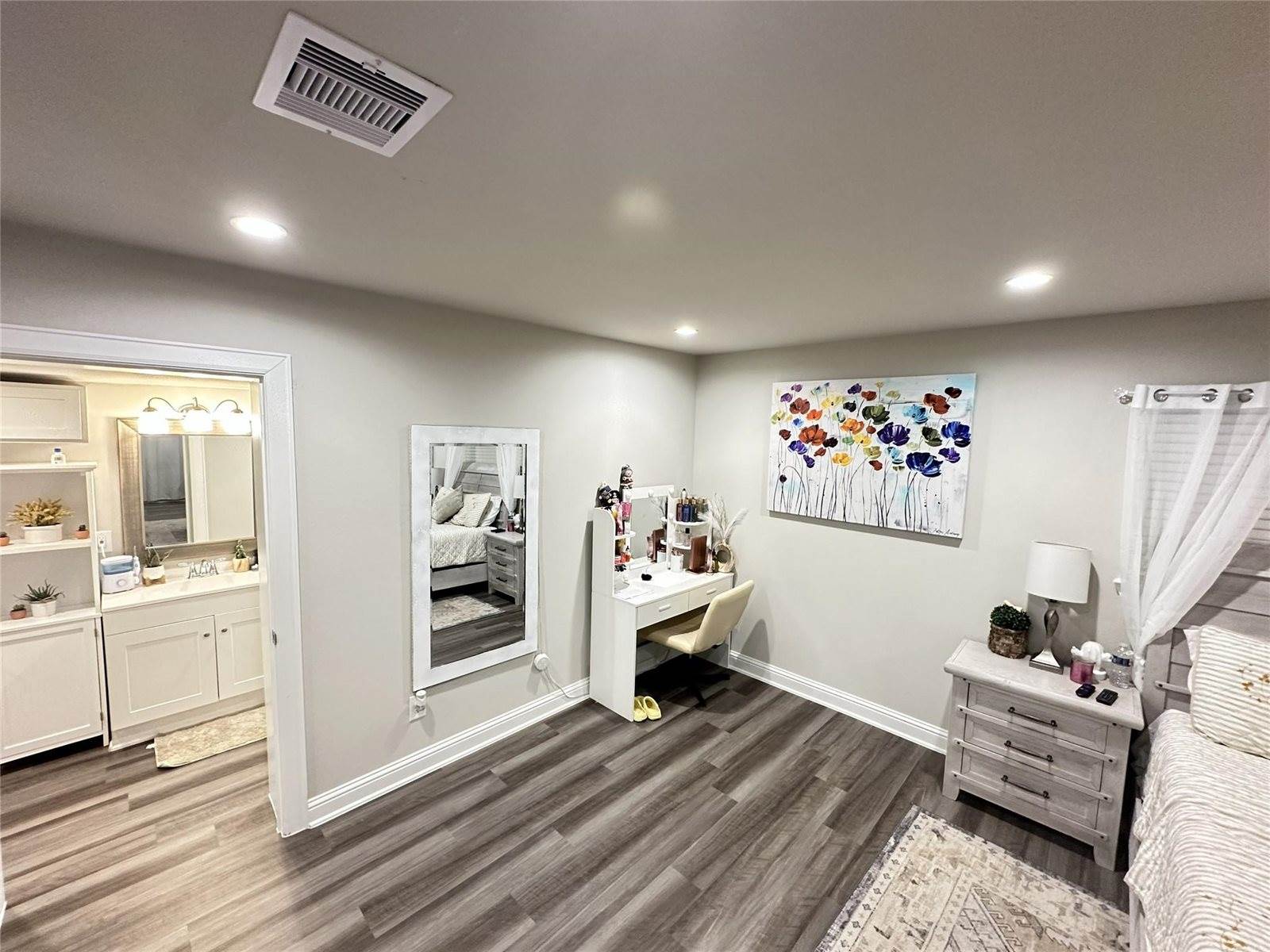 203 South 5th Street, Highlands, TX 77562