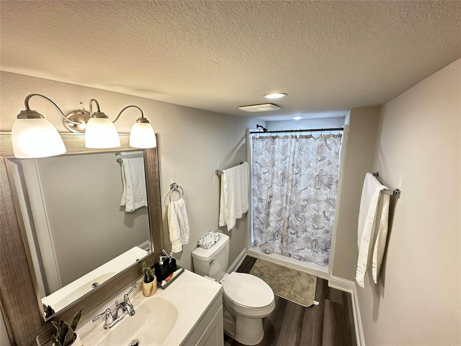 203 South 5th Street, Highlands, TX 77562