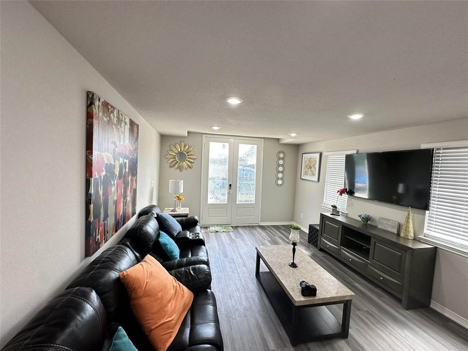 203 South 5th Street, Highlands, TX 77562