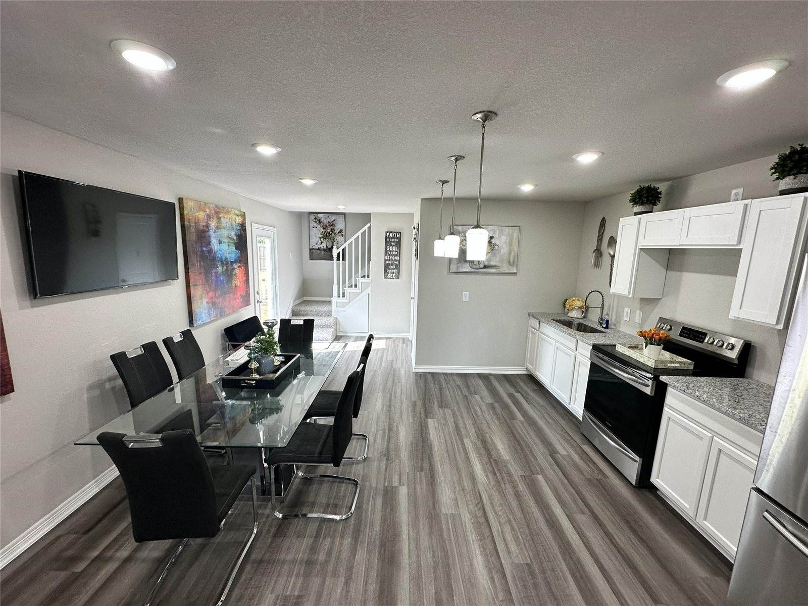 203 South 5th Street, Highlands, TX 77562