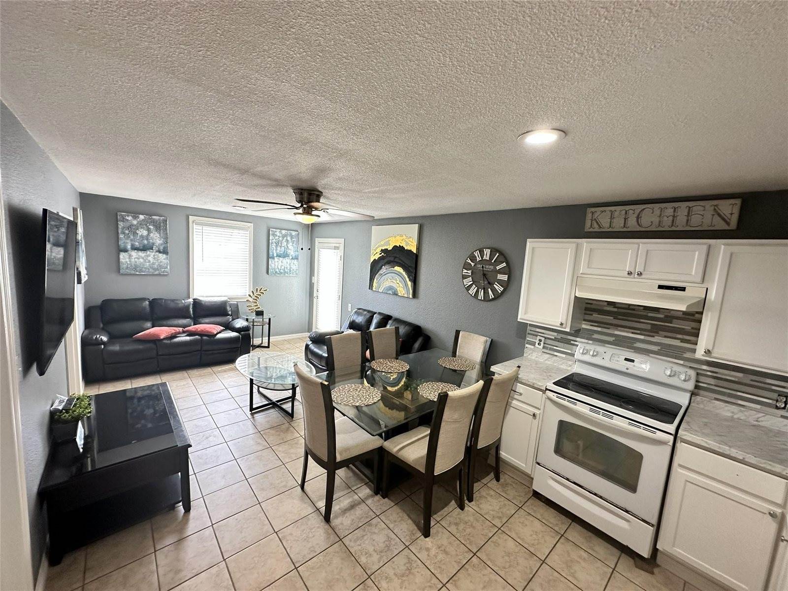 203 South 5th Street, Highlands, TX 77562