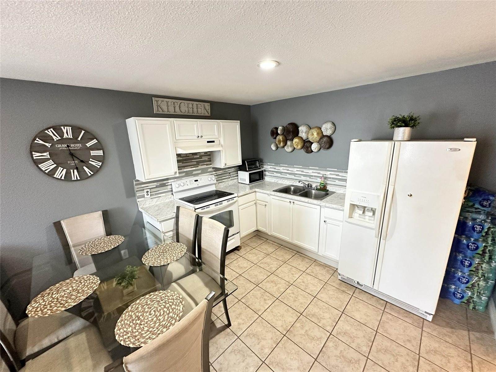 203 South 5th Street, Highlands, TX 77562