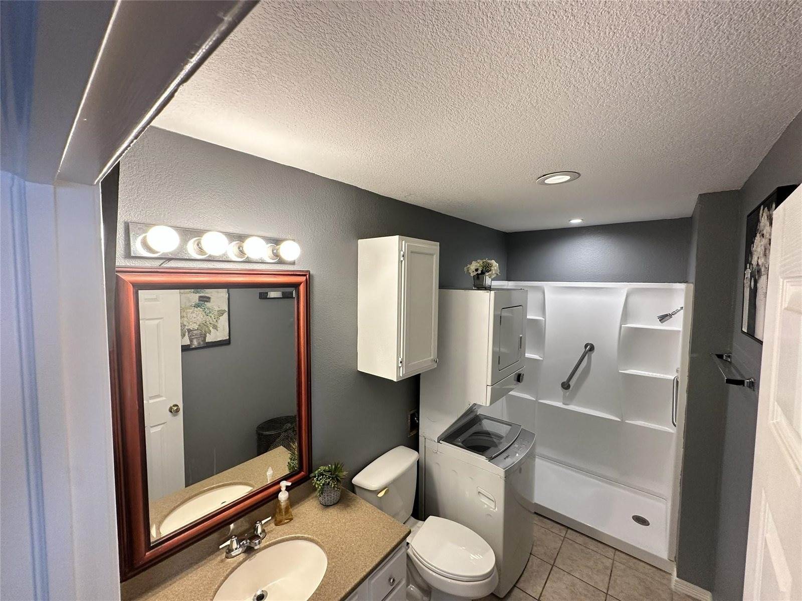 203 South 5th Street, Highlands, TX 77562