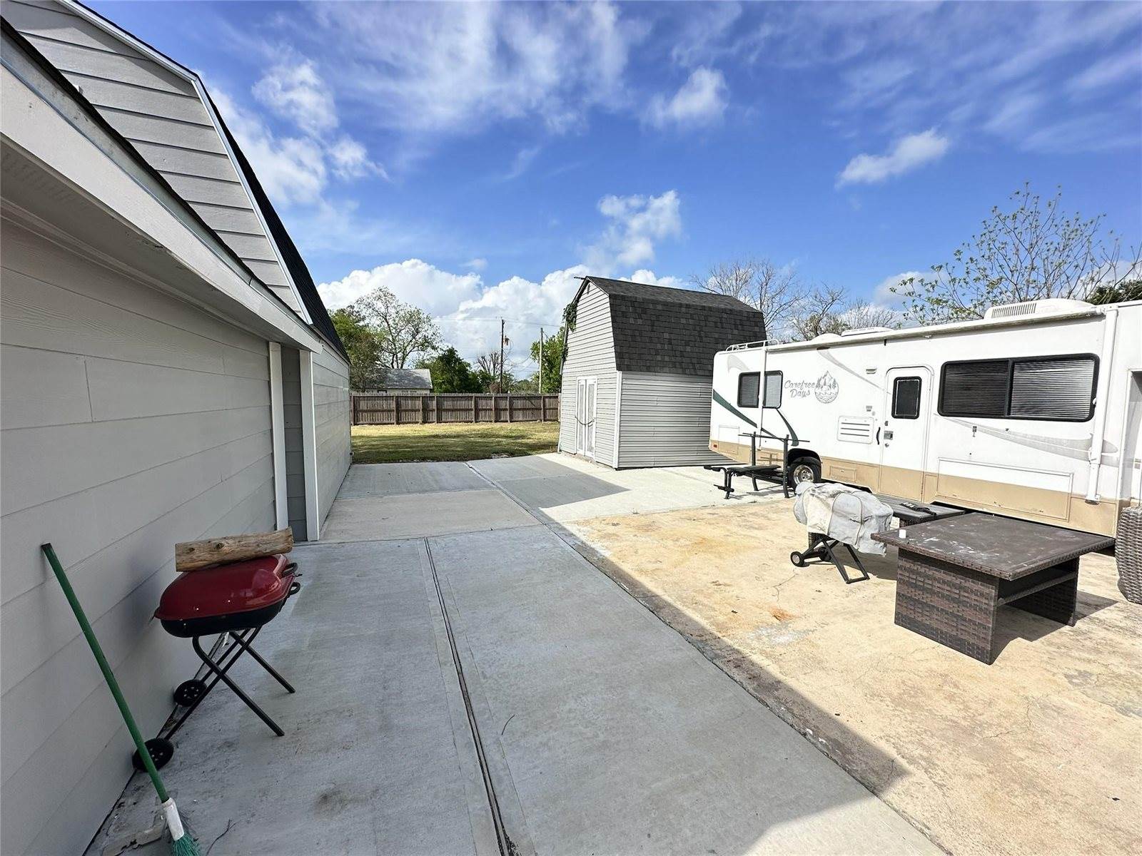 203 South 5th Street, Highlands, TX 77562