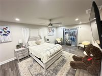 203 South 5th Street, Highlands, TX 77562