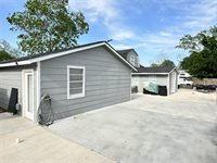 203 South 5th Street, Highlands, TX 77562