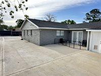 203 South 5th Street, Highlands, TX 77562